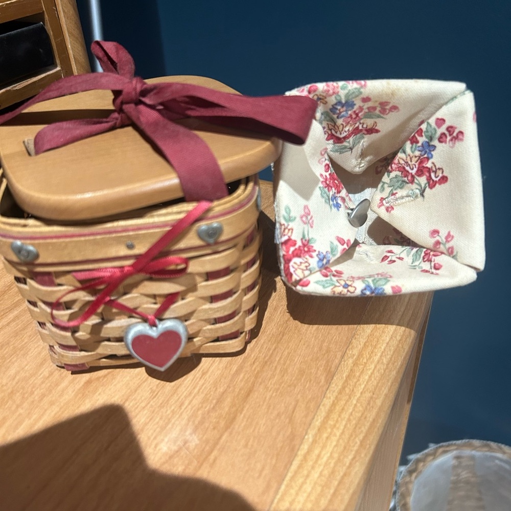 Longaberger Hearts & Flowers Basket with flowered liner, protector, lid and bow